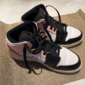 Air Jordan Nike 1Mid Crimson Tint Sneakers